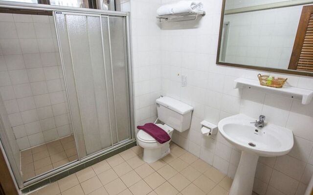 Aiya Residence & Sport Club BTS Budget Hotel