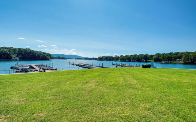 Beach + Pool Access: Smith Mountain Lake Getaway!