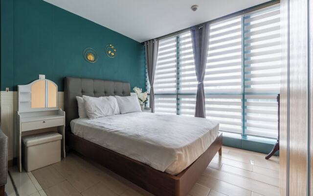 Luxury Upscale Retreat in Uptown Bgc, Metro Manila