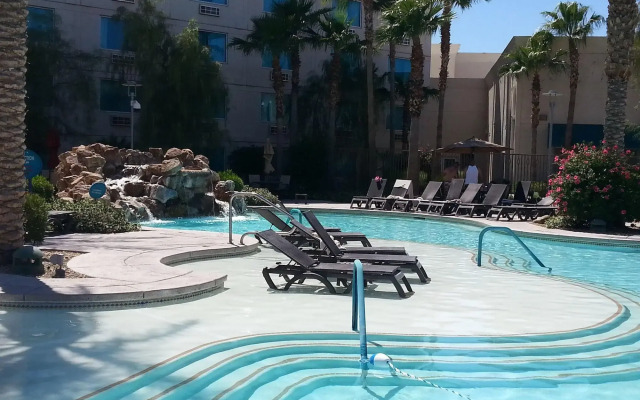 Avi Resort & Casino