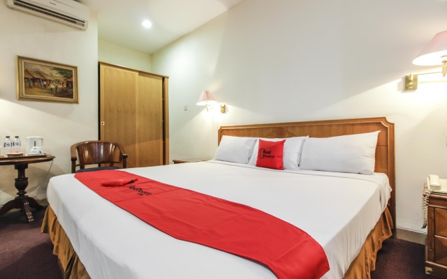 RedDoorz Plus near GBK Senayan