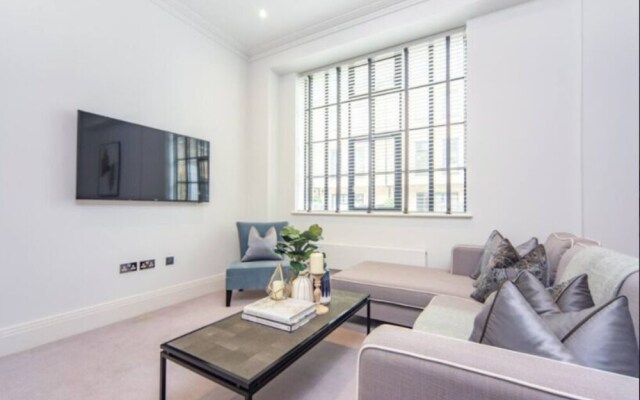 Designer Townhouse with Panoramic River Views
