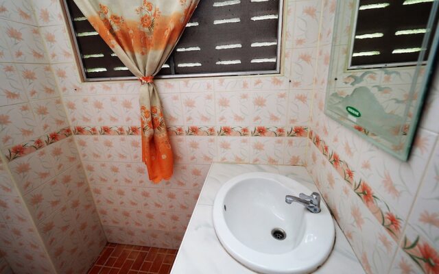 Arunroj Apartment
