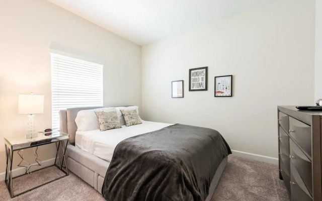 Modern and Spacious 5 bed Home Resort