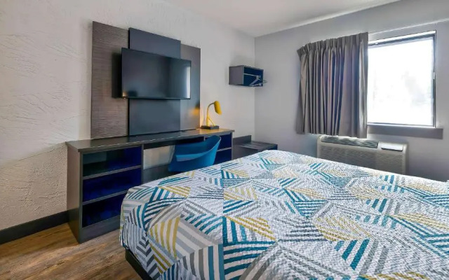 Days Inn Glendale/Milwaukee N. Area