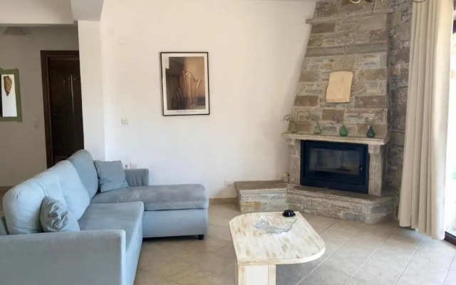 Venetia's Stone House