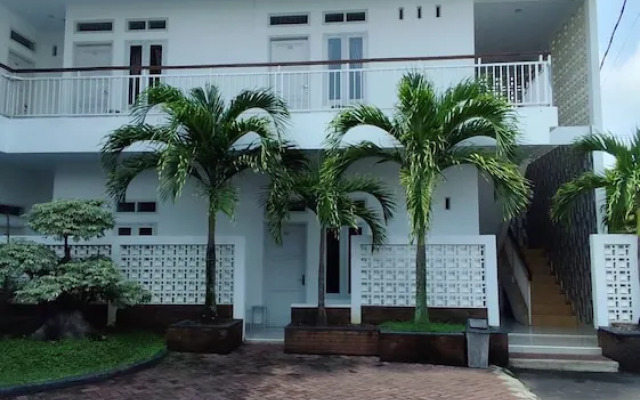 Backyard Guest House