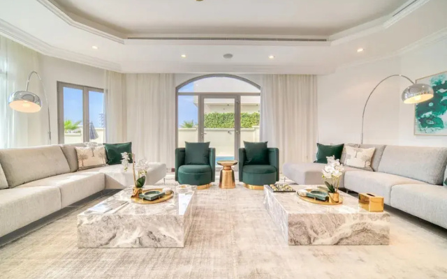 Beachfront 5BR Villa w Private Pool at the Palm