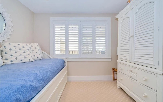 Sea Oats 214 2 Bedroom Condo by RedAwning