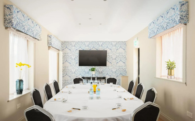 voco Lythe Hill Hotel & Spa by IHG