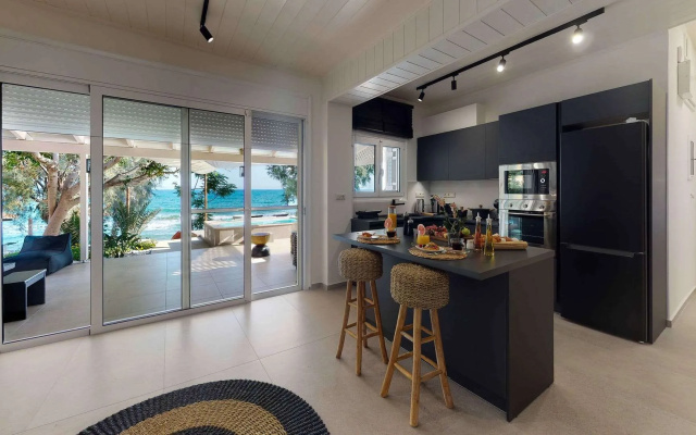 NIKKON LUXURY LIVING is a luxury private villa, in top of the sea.Enjoy LUXURY.