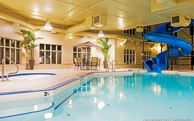 Holiday Inn Express Grande Prairie