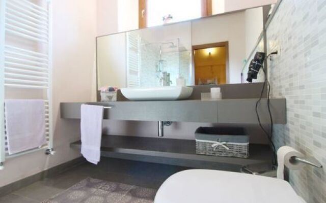 Stunning Private Villa for 4 Guests With Wifi, Private Pool, TV, Veranda, Pets Allowed and Parking