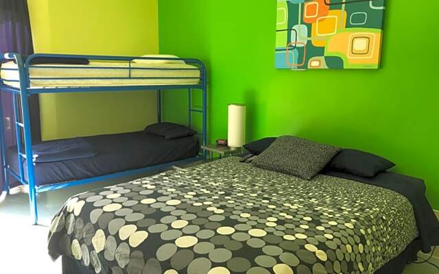 Banana Bungalow West Hollywood Hotel & Hostel