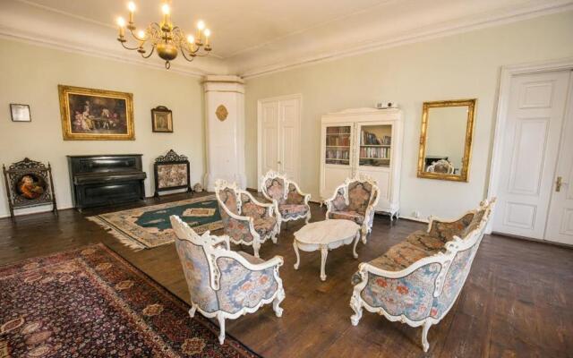Rava Manor