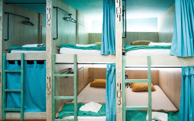 Nau Here Hostel