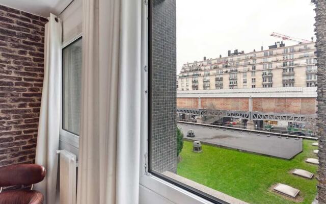 Stunning One Bedroom Apartment Sleeps 5, in Paris