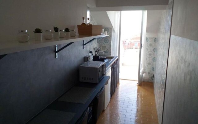 One bedroom appartement at Sanremo 40 m away from the beach with sea view furnished terrace and wifi