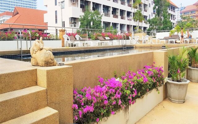 Plaza Residence Jomtien Beach - Large Studio Condo