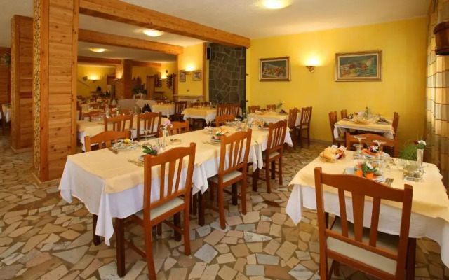 Hotel Holiday Debili