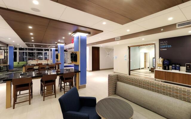 Holiday Inn Express & Suites Detroit Northwest - Livonia by IHG