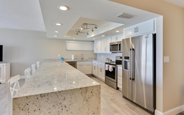 Trillium 4C Beach Front With Private Balcony/updated/pool!