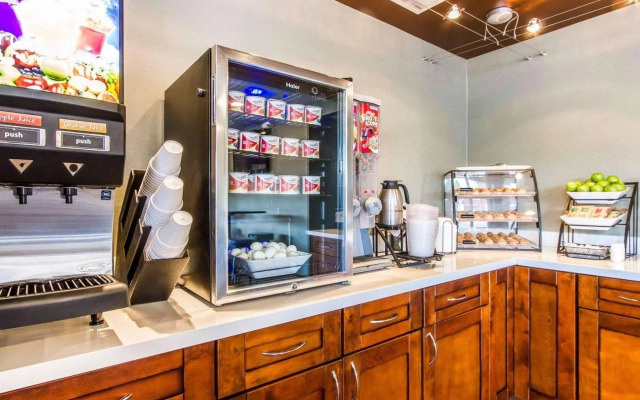 Econo Lodge University