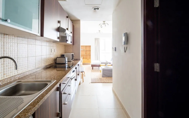Prime Studio With Scenic Water Views in Jlt!