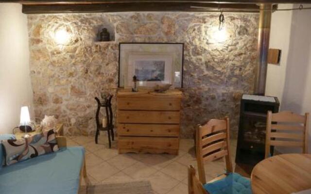 Lovely Stone Cottage Pomer