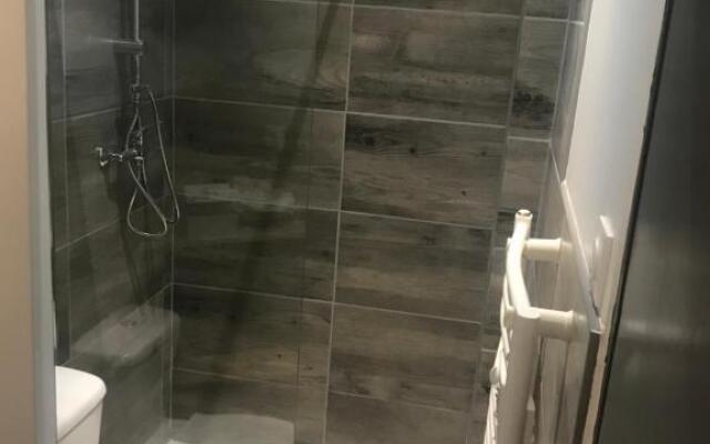 Joli Studio Entierement Renove