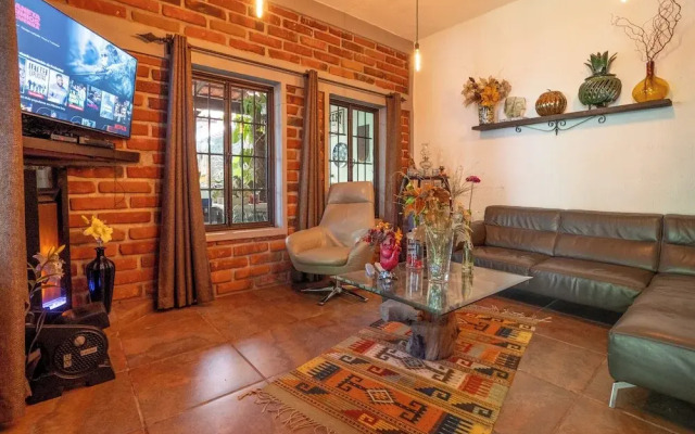 Cozy House with Pool and 3 Bedrooms