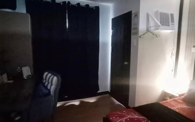 Relaxing 1-Bedroom Condo Unit (by Lee Portum)