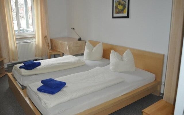 A bed Privatzimmer Dresden - Nichtraucherpension