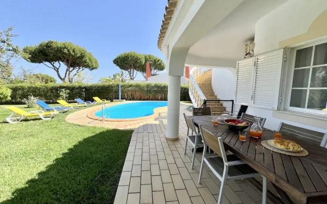 Vilamoura White House Villa by Homing