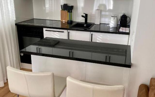 Wunderstay Alpine 303 New Studio with Lake & Mountain View