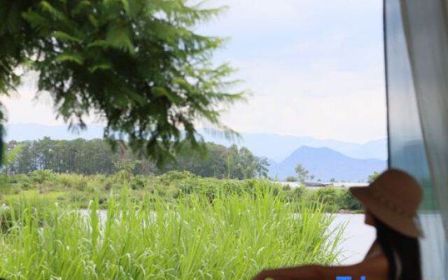 Yewang Su Lake View Light Luxury Hostel