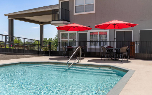 Days Inn by Wyndham Suites Fredericksburg