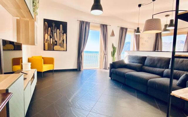 Sea View Apartment 5 mt from the beach