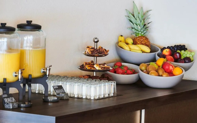 Vista Lakefront Boutique Hotel