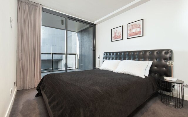 SH147 Sleek Split Level 2BR Surry Hills