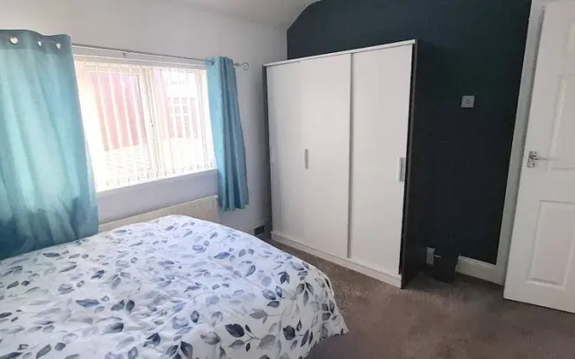 Spacious 3 Bed 2 Baths Free Wifi Central Location