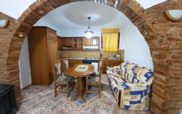 House With 2 Bedrooms In Berat With Wifi