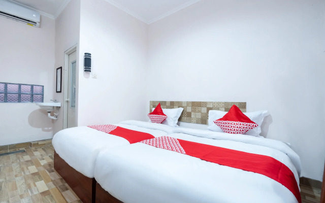 Super OYO 2285 Art Guest House Syariah