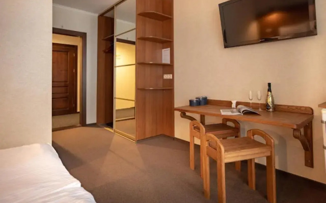 Private Rooms in Hotel Lift 1R