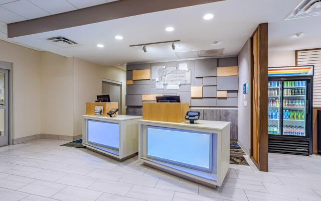 Holiday Inn Express & Suites Elkhart North by IHG