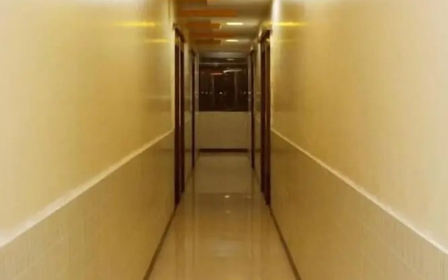 Hotel Sai Varsha