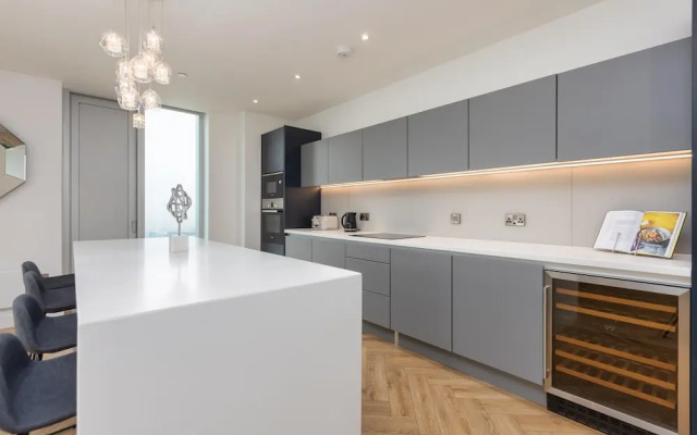 Fabulous City Flat With Views