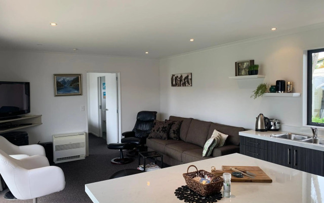 A Beauty on Bligh St Te Anau