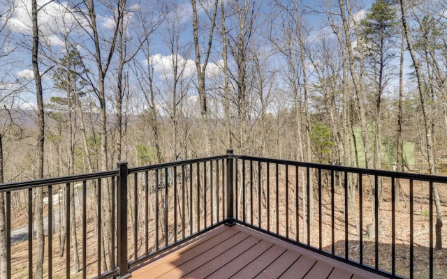 Pet-friendly Basye Vacation Rental w/ Fireplace!