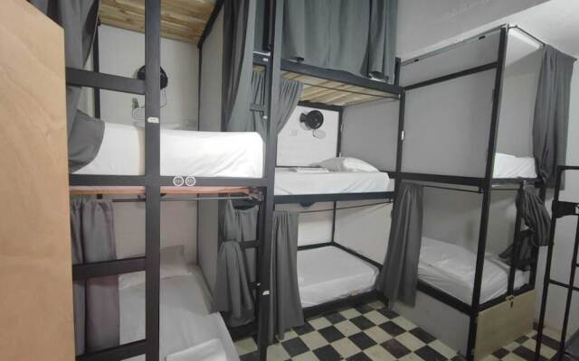 Baku Laureles Hostel